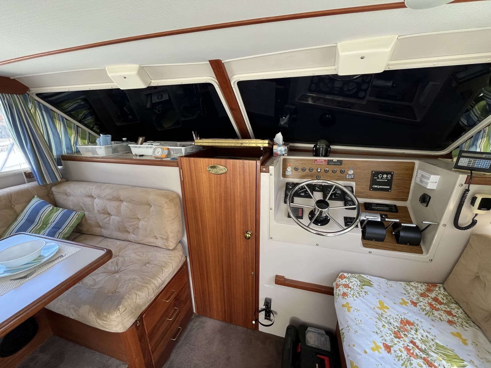 1989 Tollycraft 30' Sport Cruiser - Photo 12