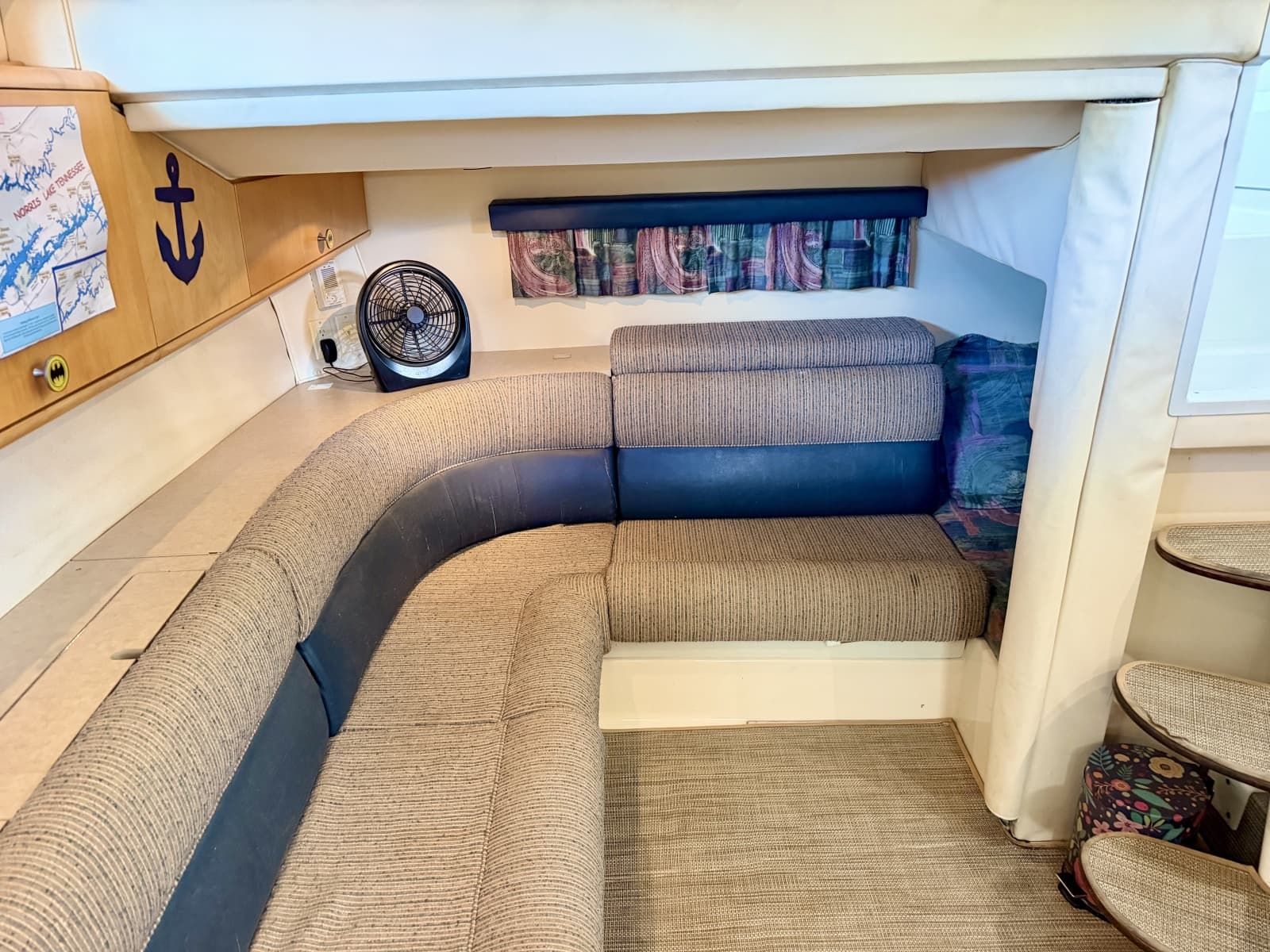 1996 Carver 310 Mid Cabin Express - Photo 96