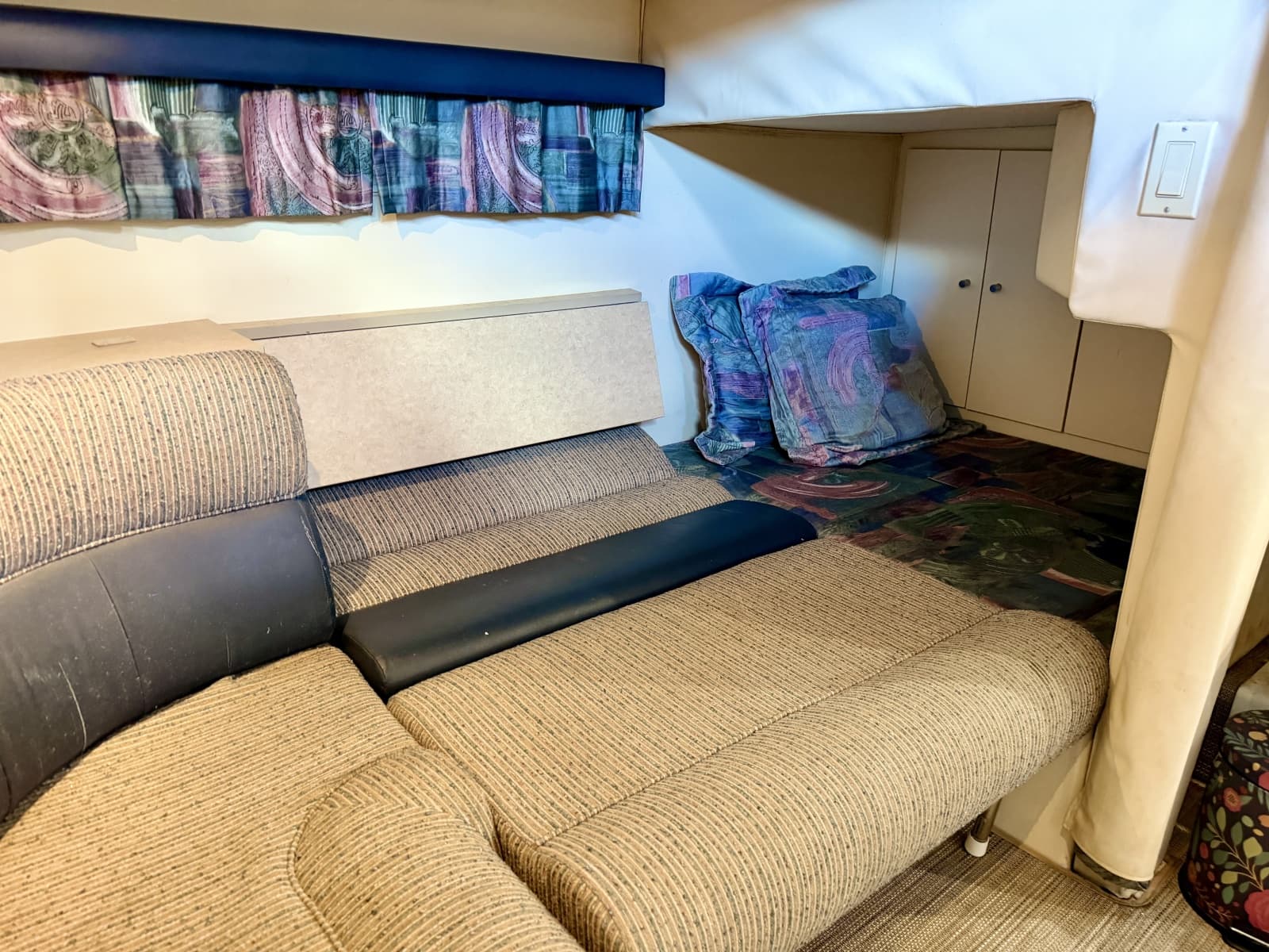 1996 Carver 310 Mid Cabin Express - Photo 94