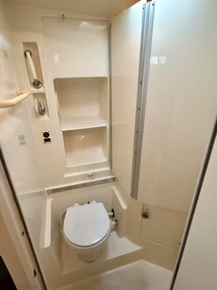 1996 Carver 310 Mid Cabin Express - Photo 85