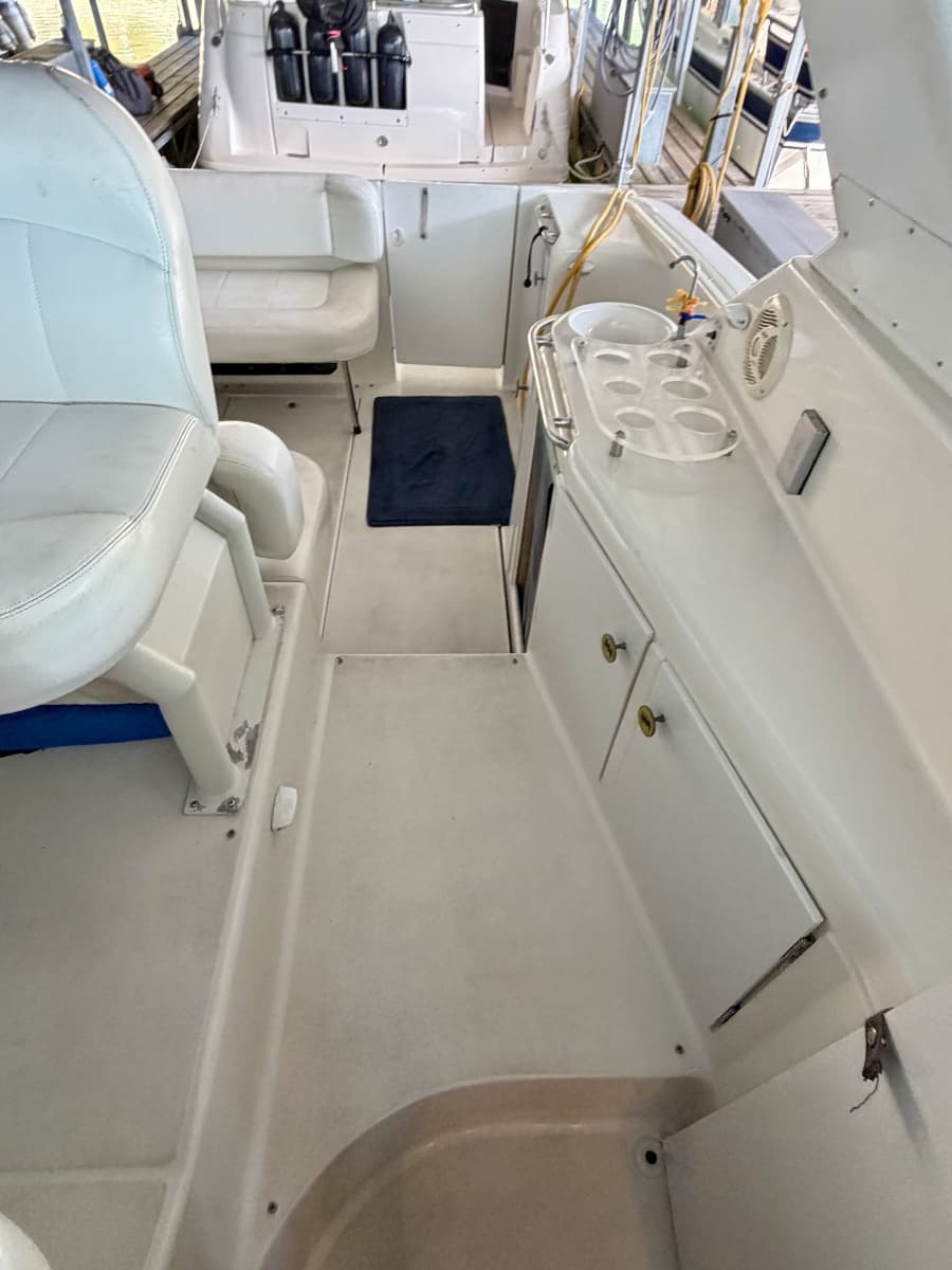 1996 Carver 310 Mid Cabin Express - Photo 100