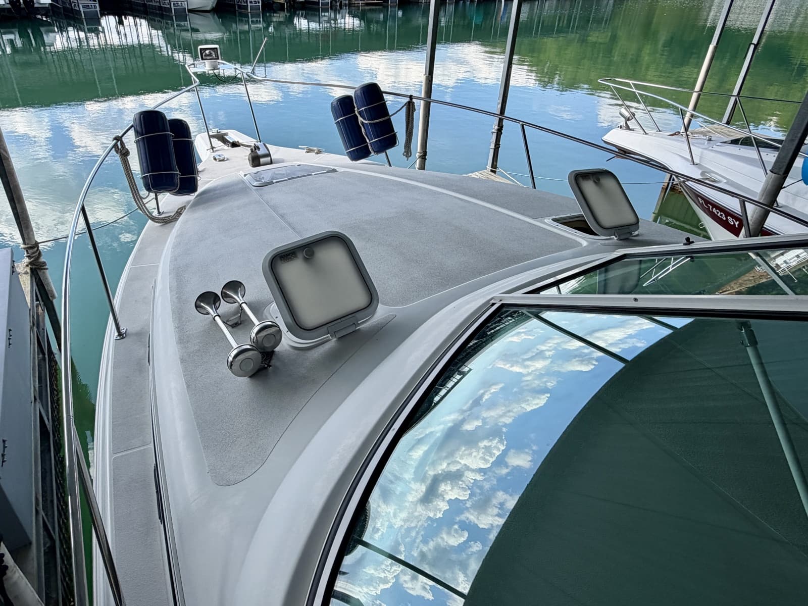 1996 Carver 310 Mid Cabin Express - Photo 51
