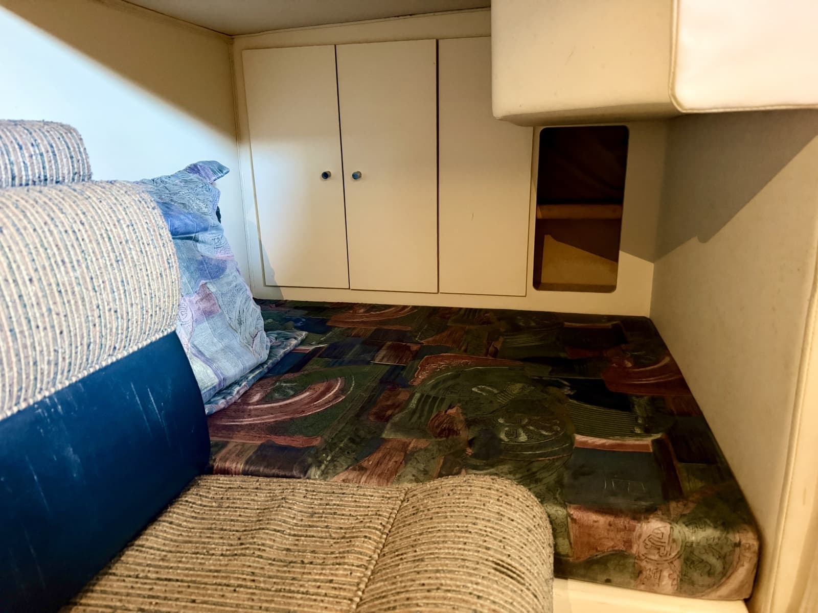 1996 Carver 310 Mid Cabin Express - Photo 92