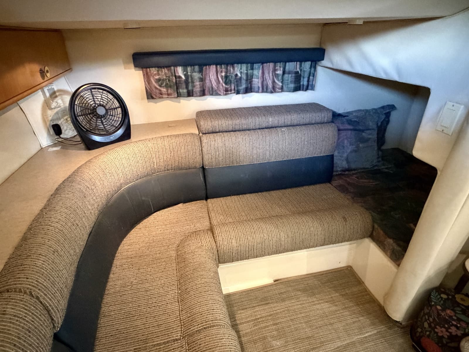 1996 Carver 310 Mid Cabin Express - Photo 90