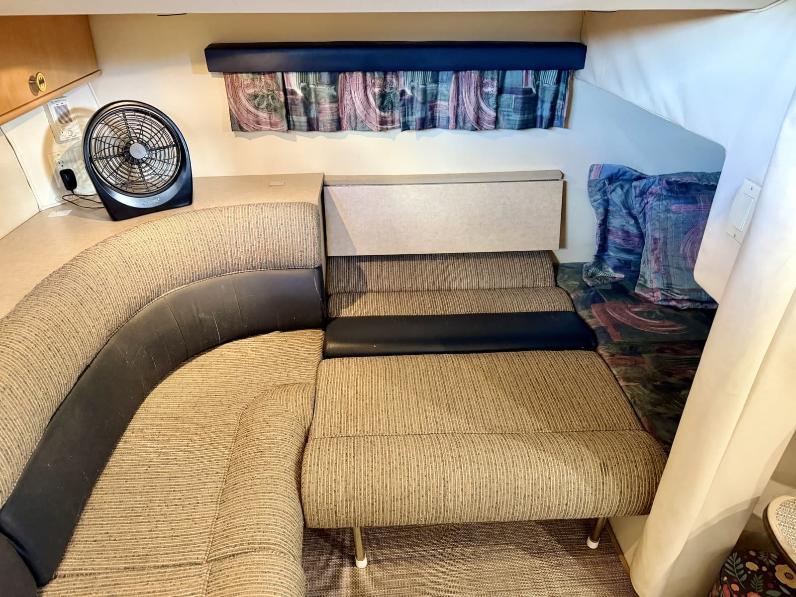 1996 Carver 310 Mid Cabin Express - Photo 95