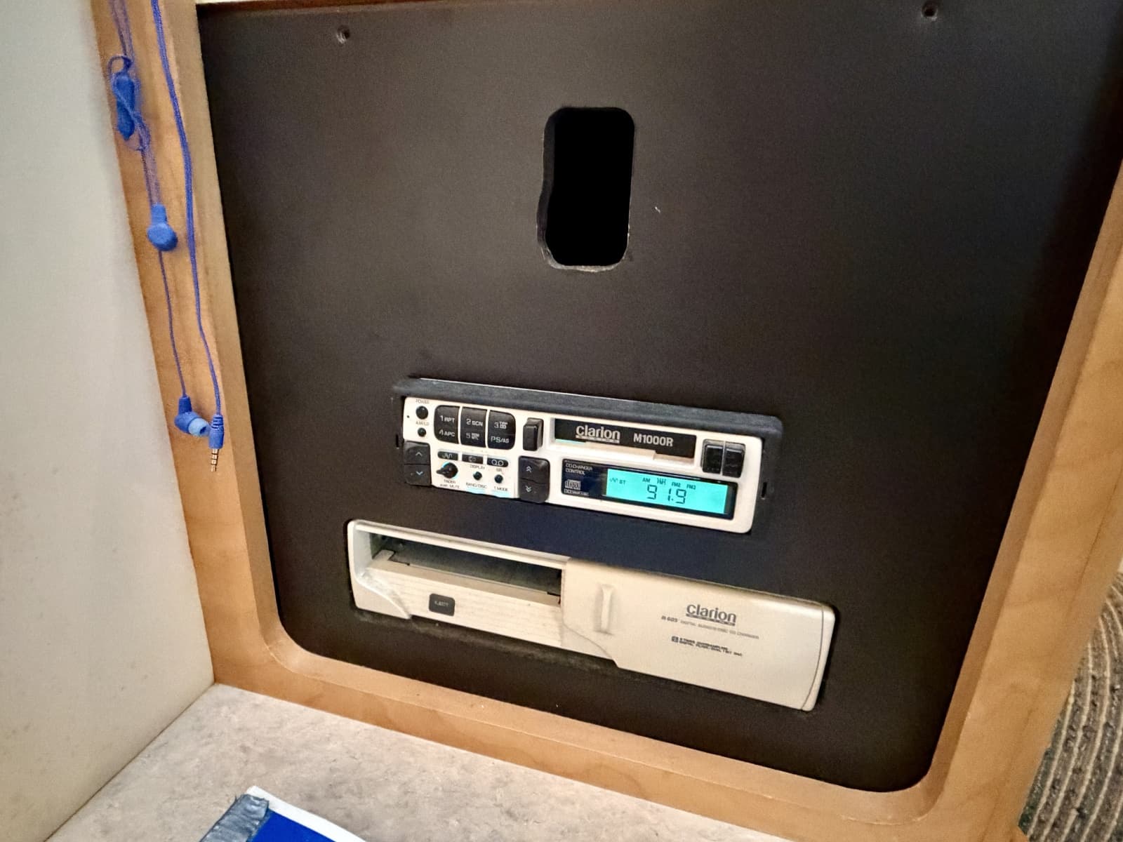 1996 Carver 310 Mid Cabin Express - Photo 78