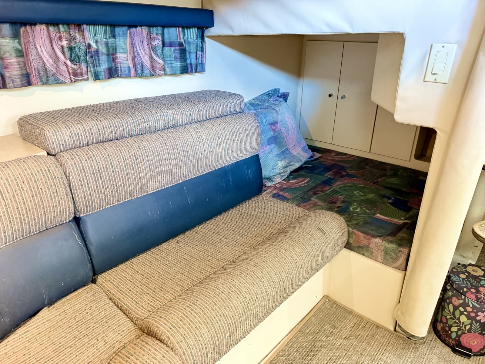 1996 Carver 310 Mid Cabin Express - Photo 91