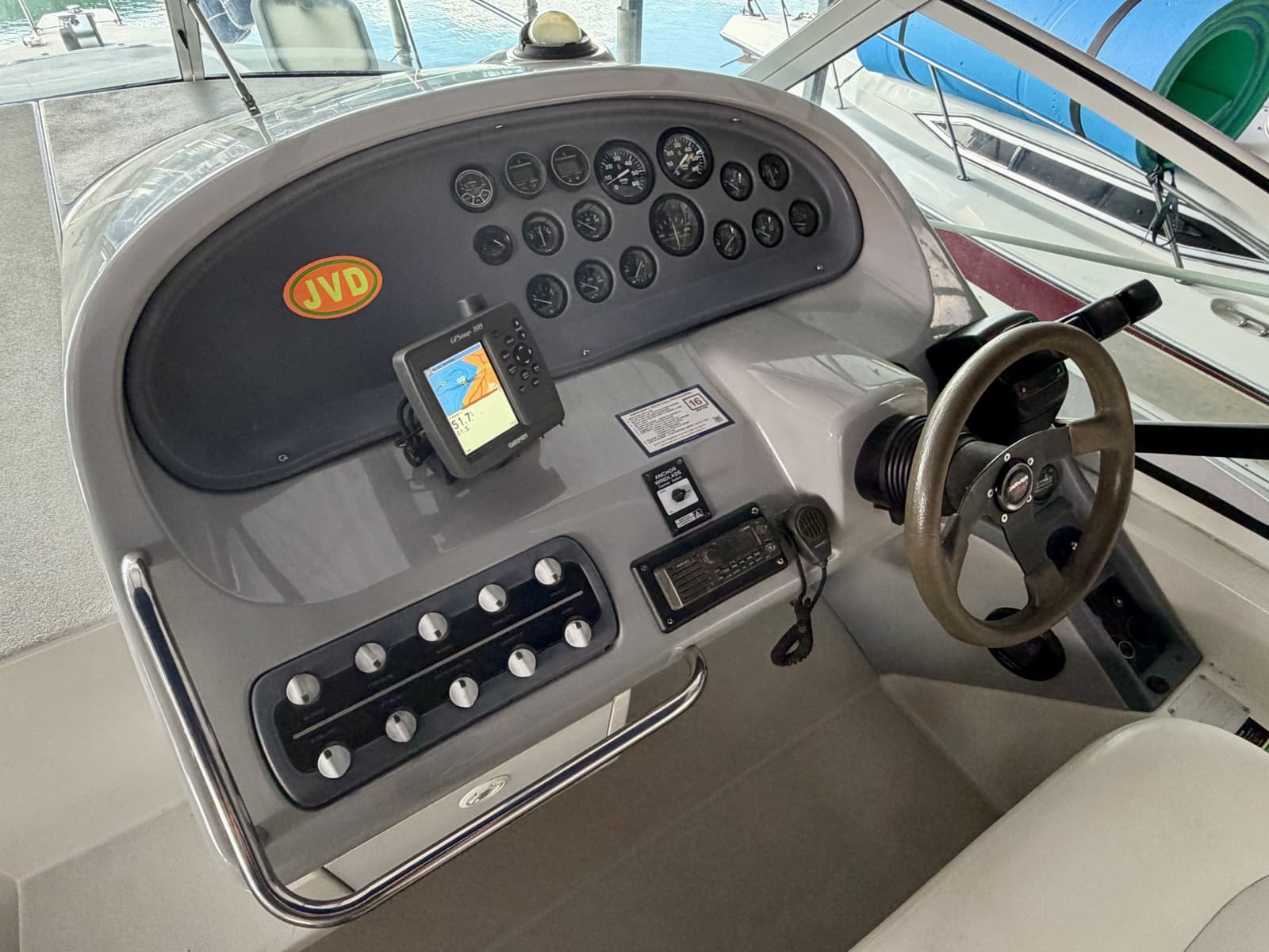 1996 Carver 310 Mid Cabin Express - Photo 46