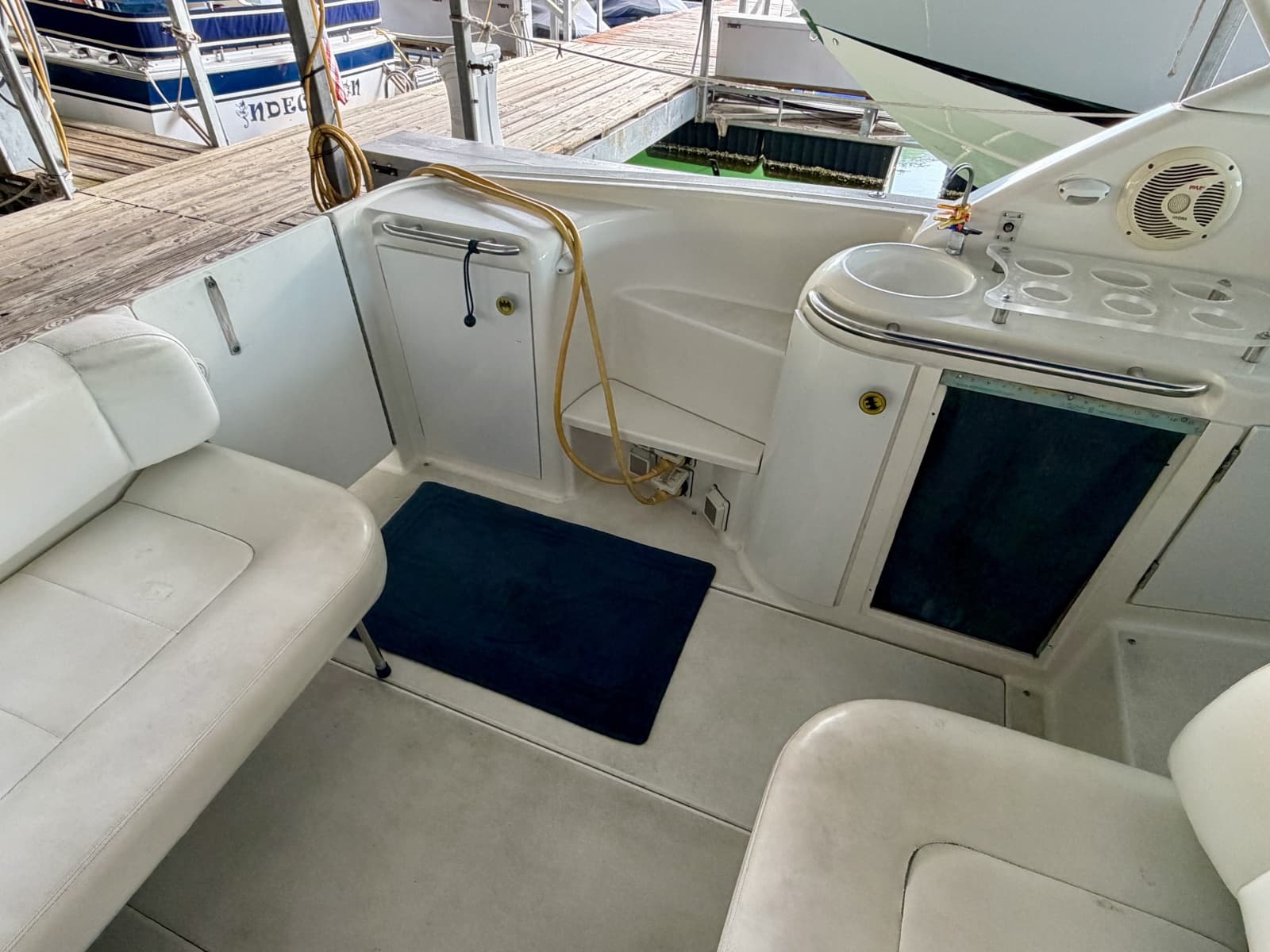 1996 Carver 310 Mid Cabin Express - Photo 36