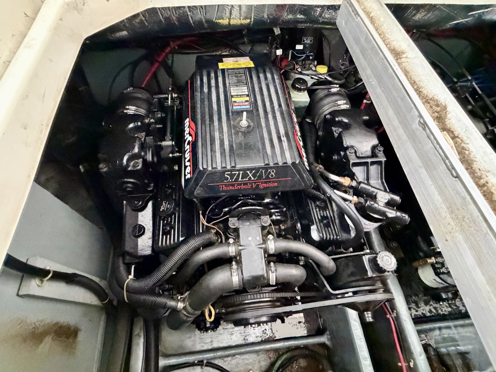 1996 Carver 310 Mid Cabin Express - Photo 113