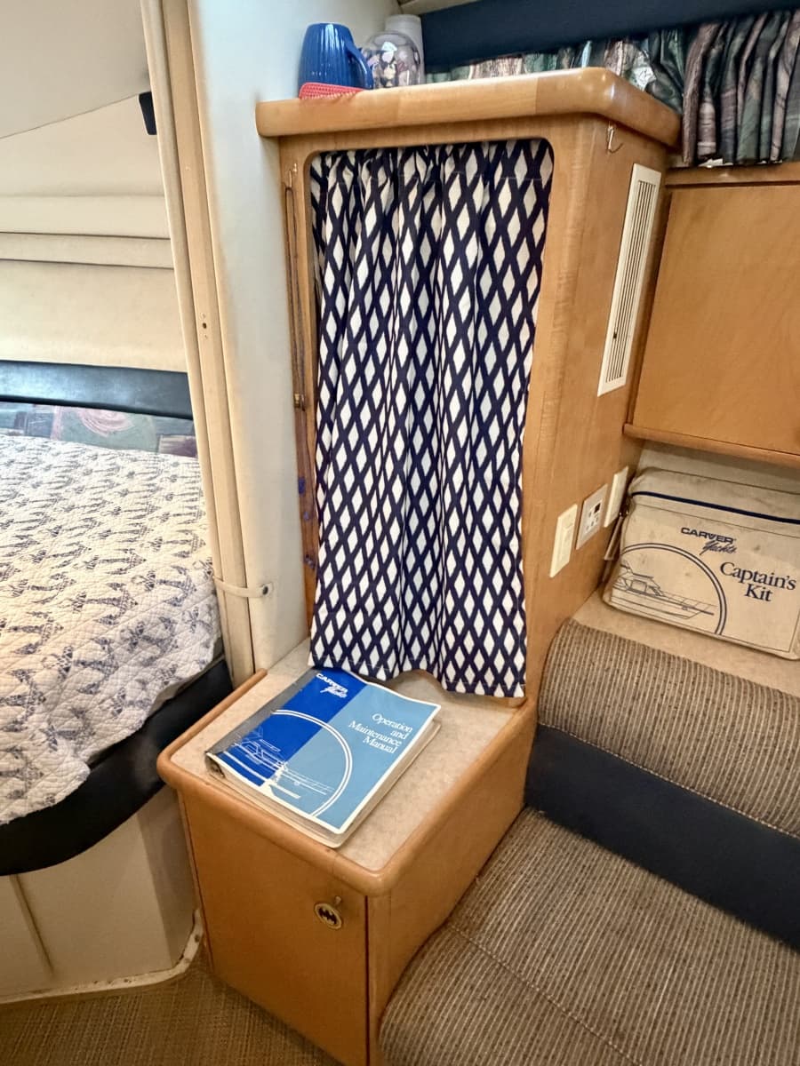 1996 Carver 310 Mid Cabin Express - Photo 76