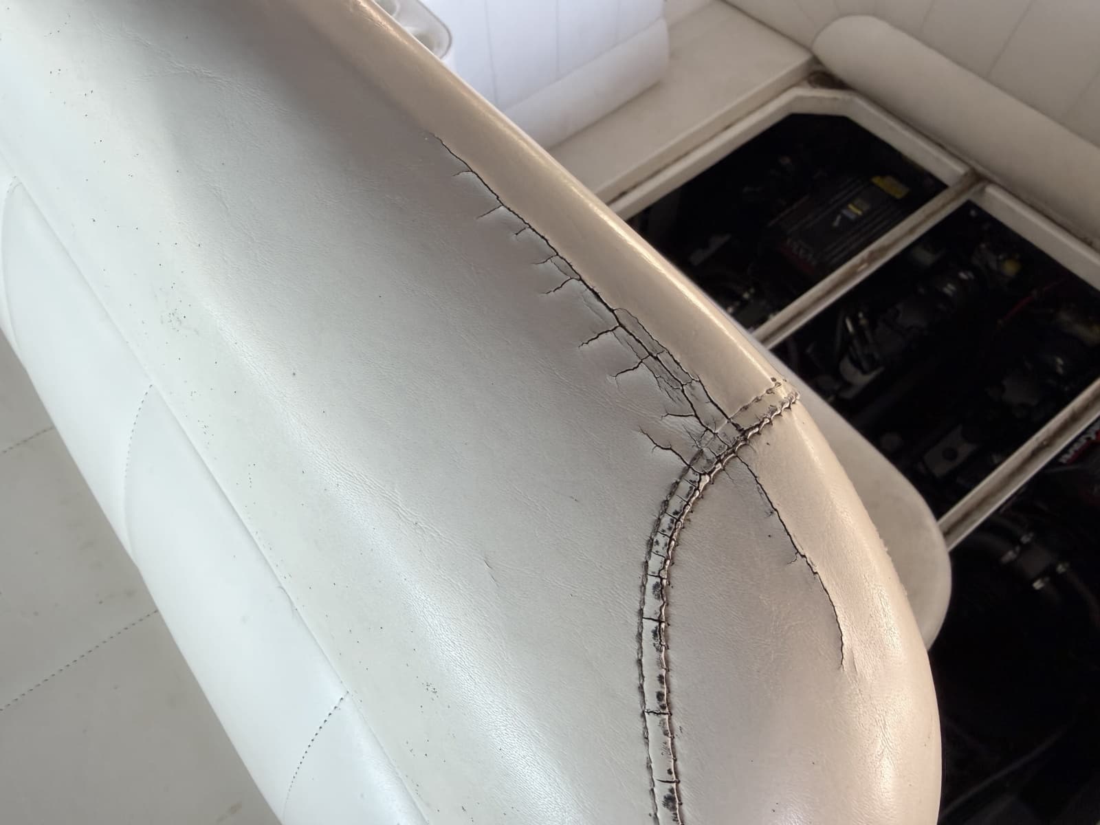 1996 Carver 310 Mid Cabin Express - Photo 122