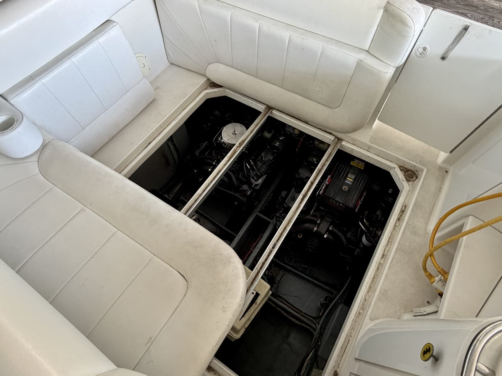 1996 Carver 310 Mid Cabin Express - Photo 105