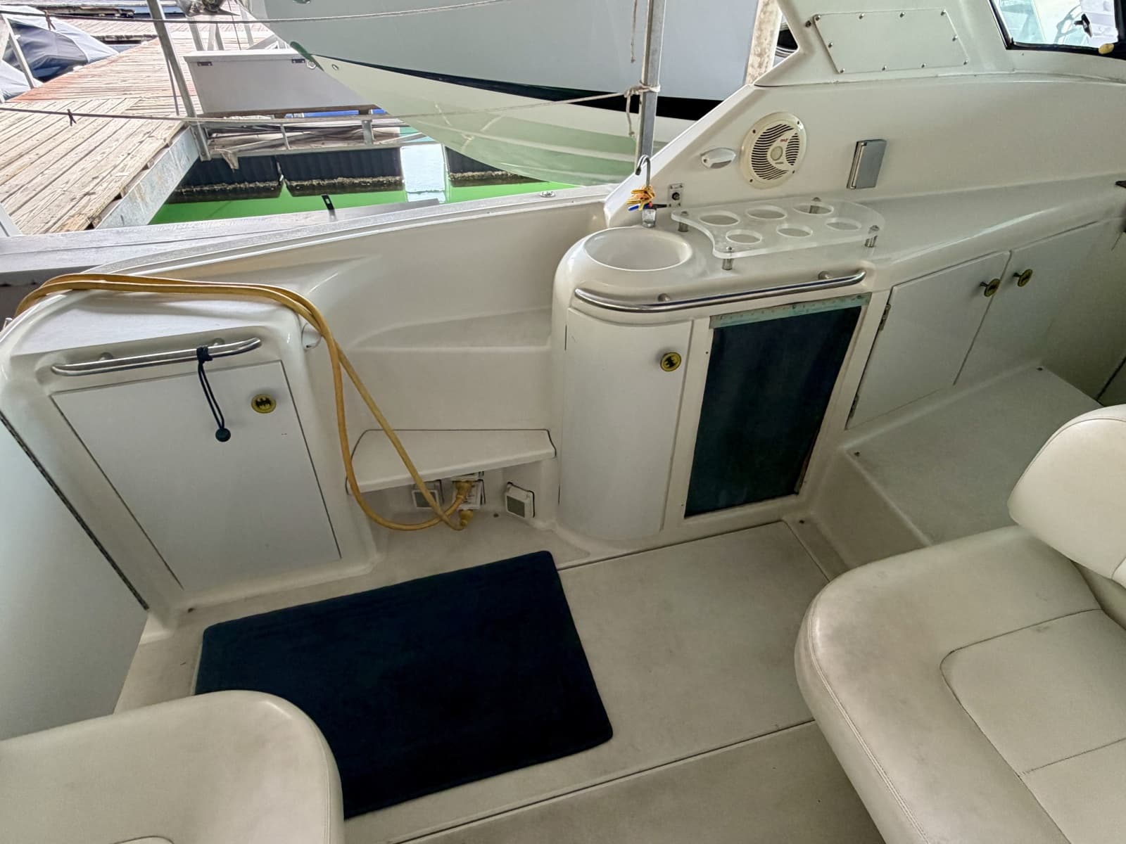 1996 Carver 310 Mid Cabin Express - Photo 37