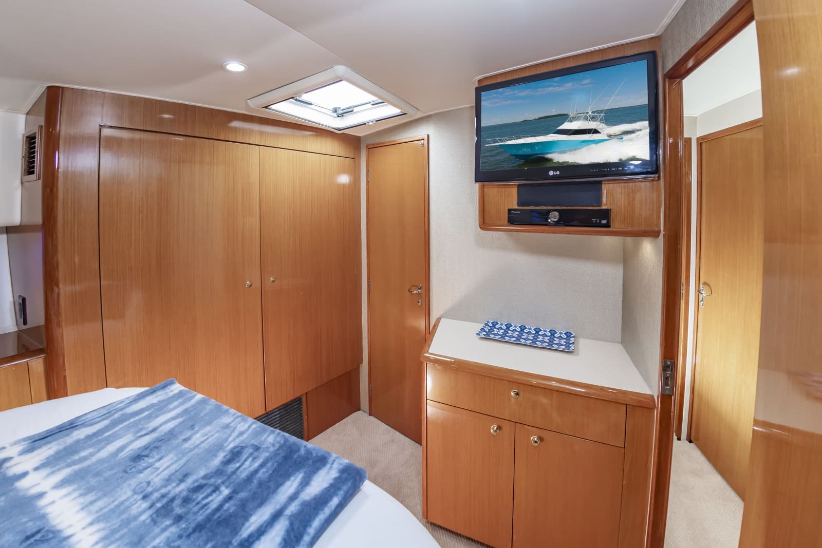 1999 Viking 55 Convertible Sportfish - Photo 39