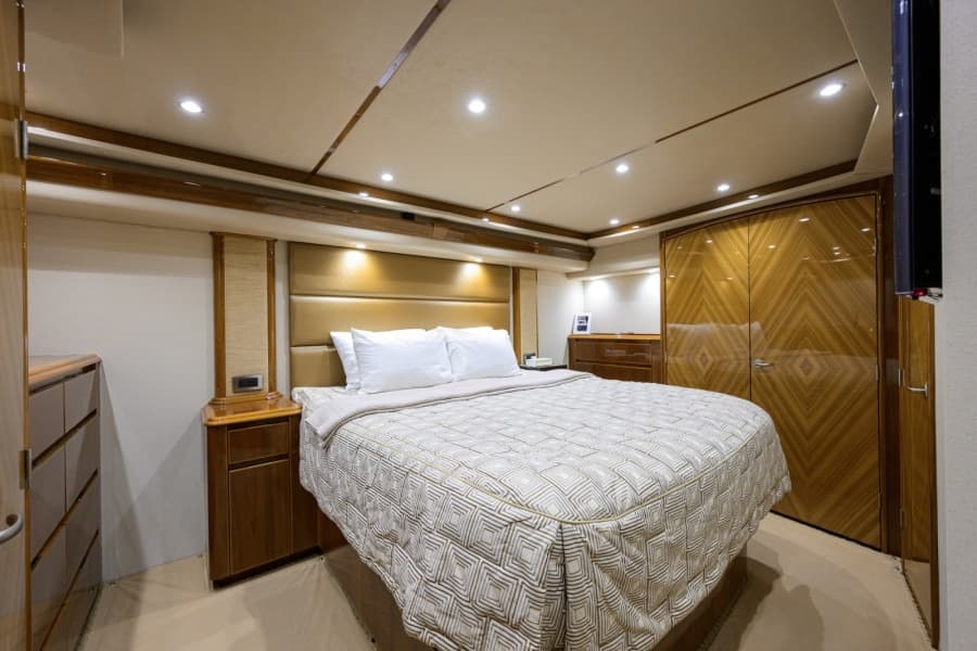 2014 Viking 70 Convertible - Photo 12