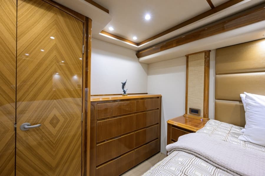 2014 Viking 70 Convertible - Photo 14