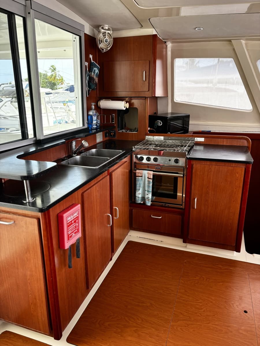 2012 Leopard 44 - Photo 12