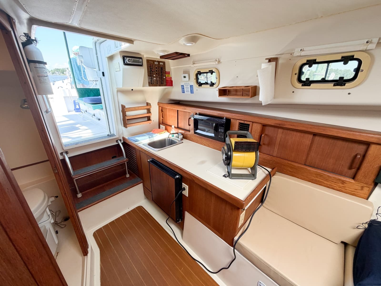 2000 Mainship Pilot 30 - Photo 22