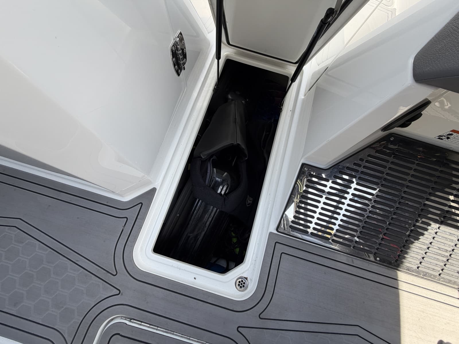 2021 Cobalt R8 Surf - Photo 18