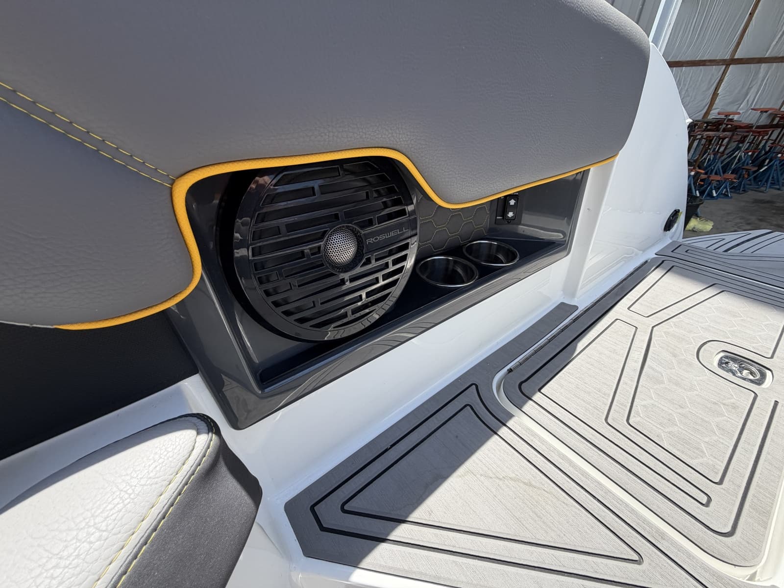 2021 Cobalt R8 Surf - Photo 32