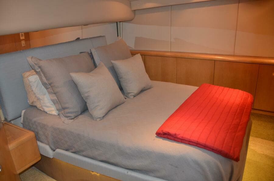1999 Hatteras 60 Convertible - Photo 12