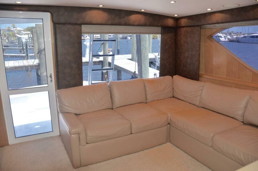 1999 Hatteras 60 Convertible - Photo 8