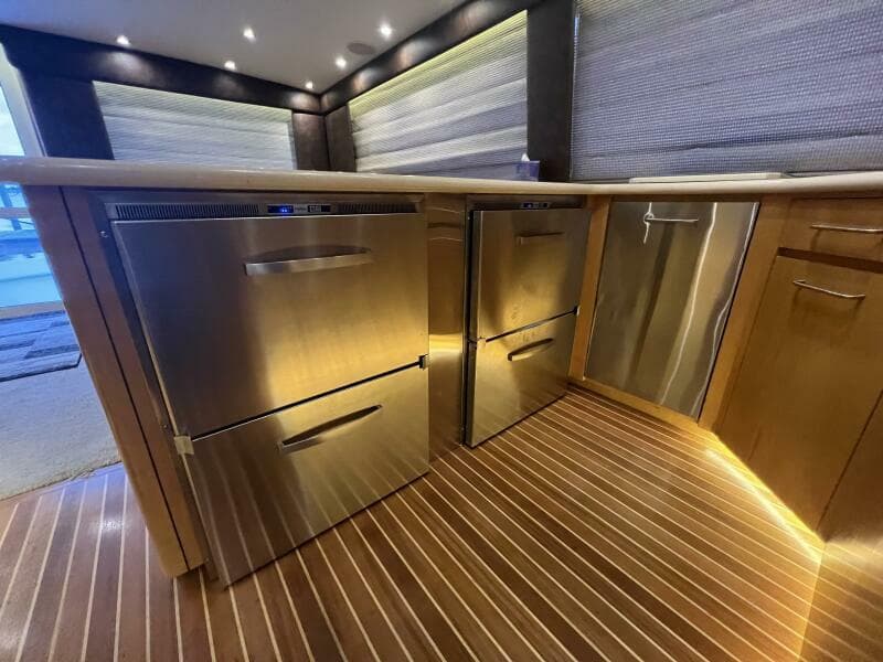 1999 Hatteras 60 Convertible - Photo 23