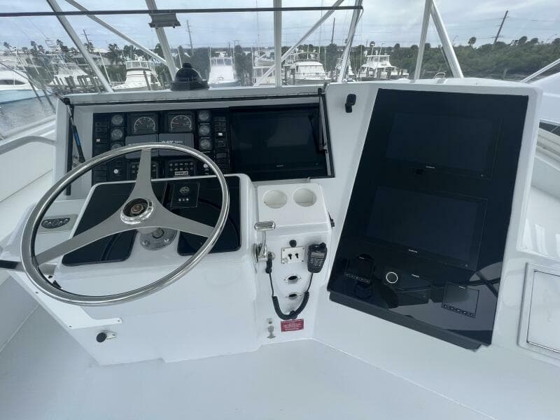 1999 Hatteras 60 Convertible - Photo 19