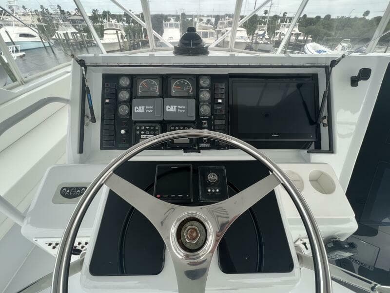 1999 Hatteras 60 Convertible - Photo 20
