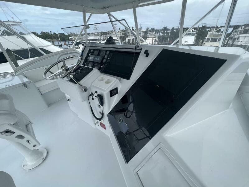 1999 Hatteras 60 Convertible - Photo 21