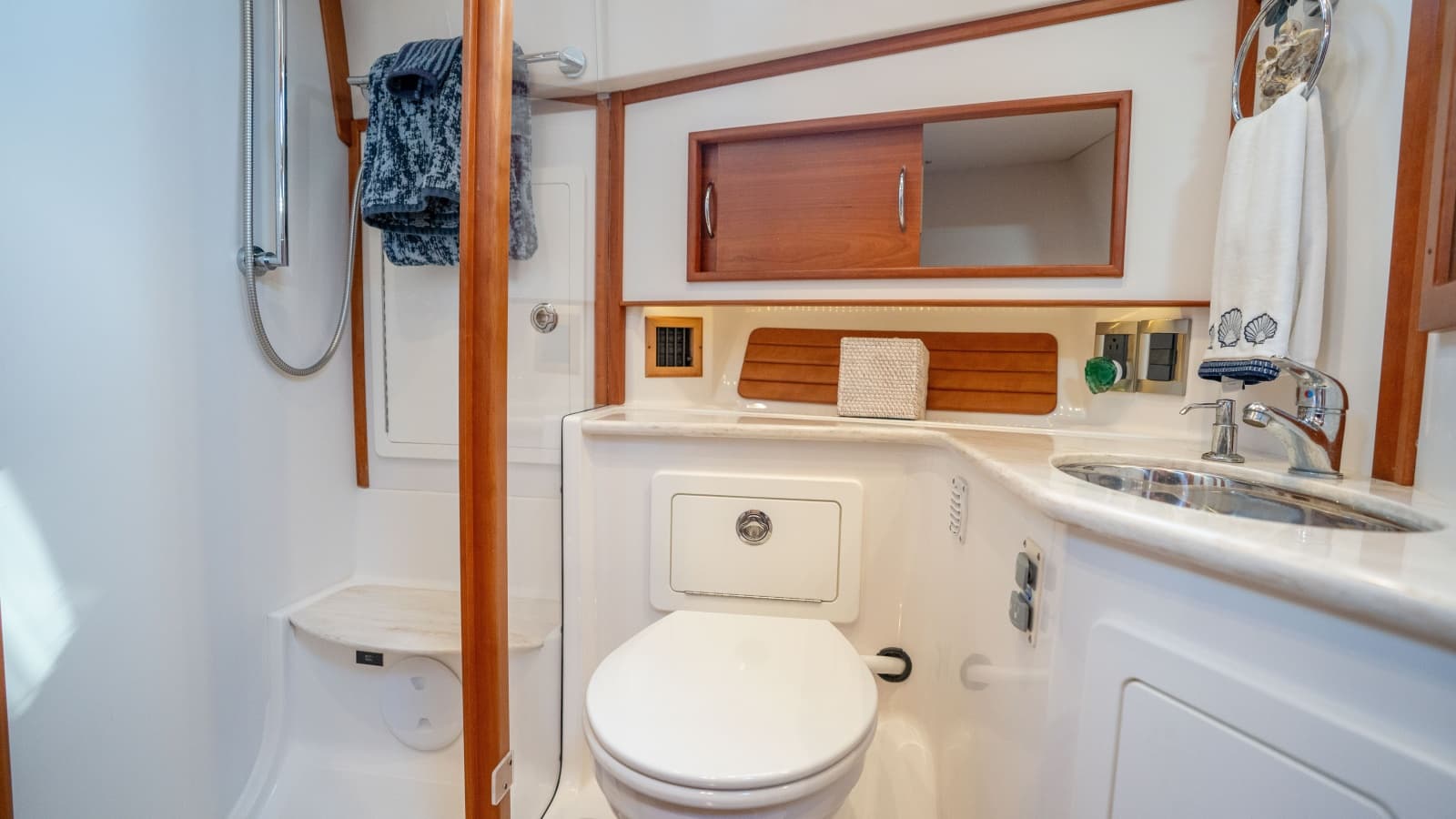 2016 Sabre 48 - Photo 54
