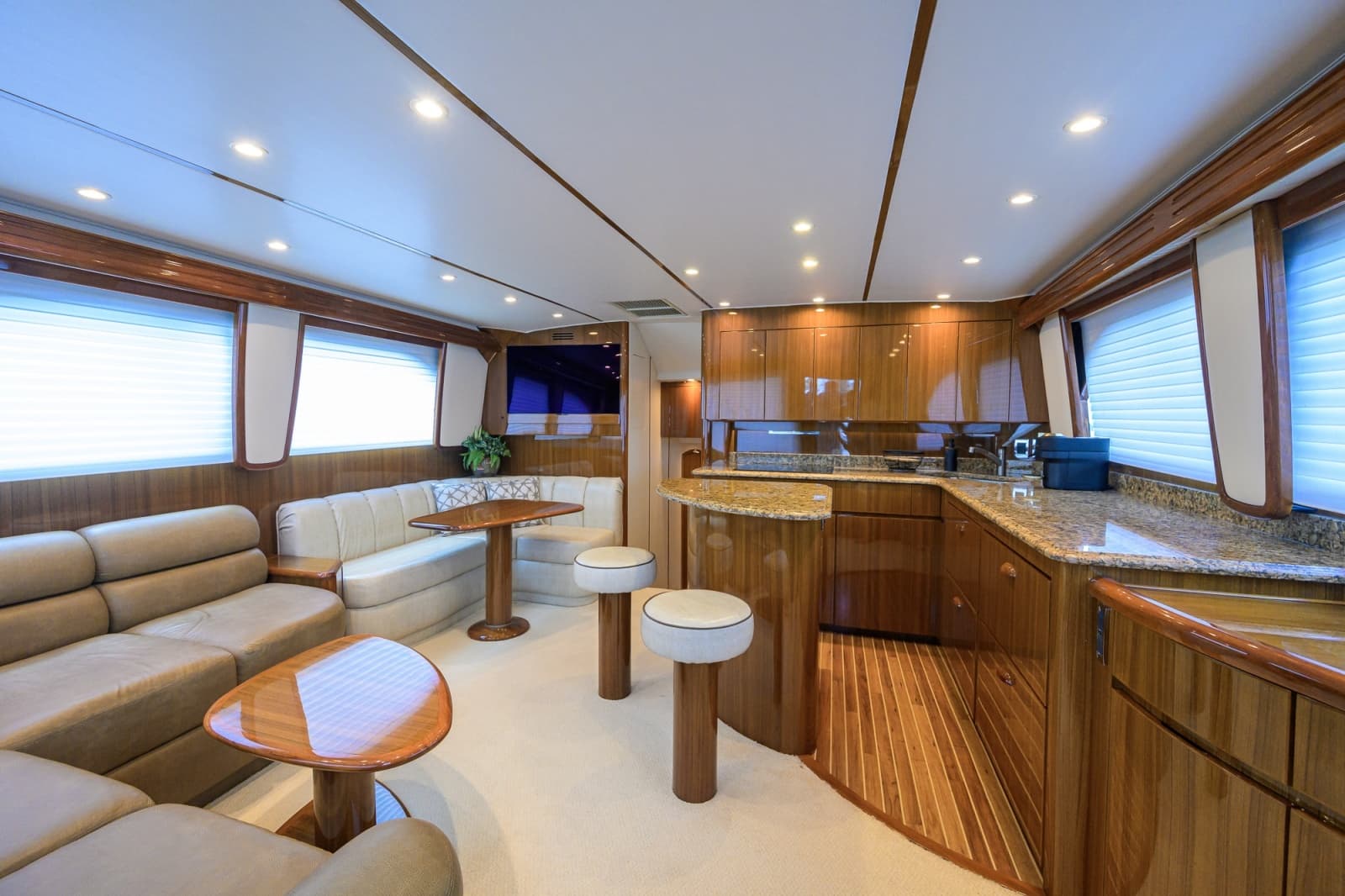 2009 Viking 50 Convertible - Photo 3