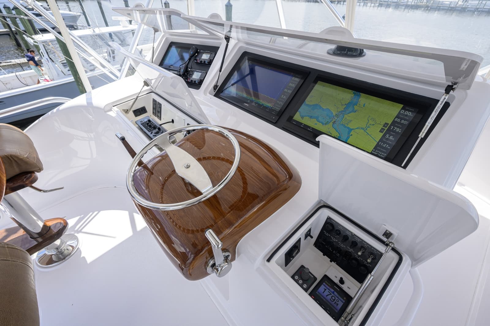 2009 Viking 50 Convertible - Photo 24