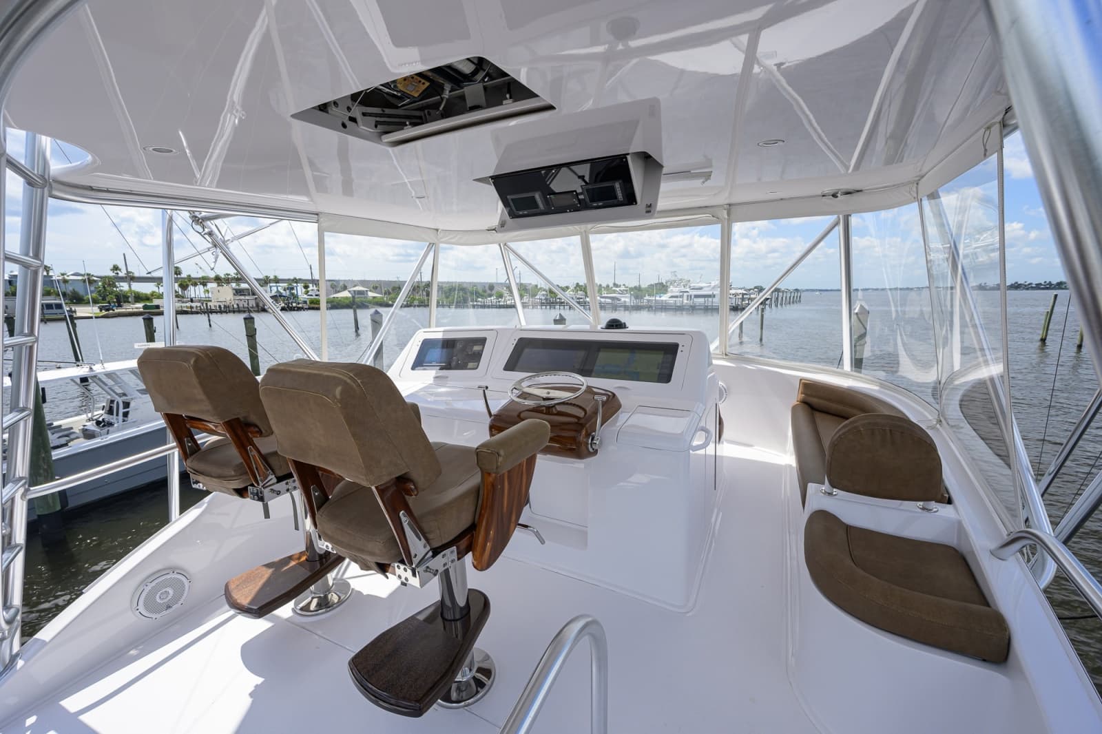 2009 Viking 50 Convertible - Photo 18