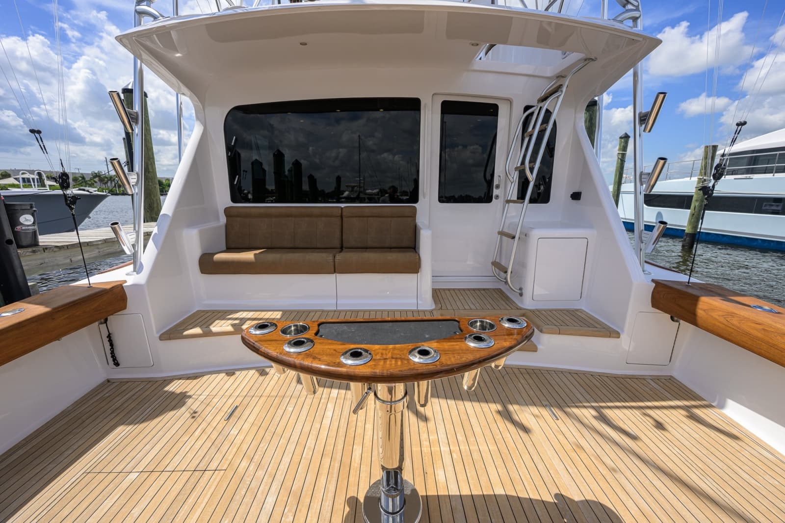 2009 Viking 50 Convertible - Photo 27