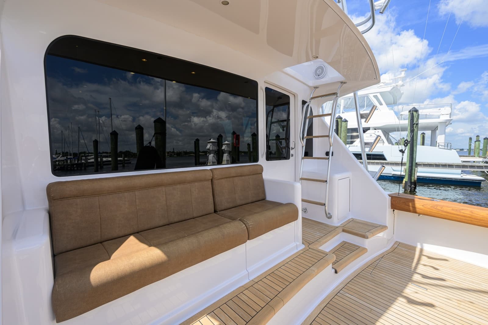 2009 Viking 50 Convertible - Photo 29
