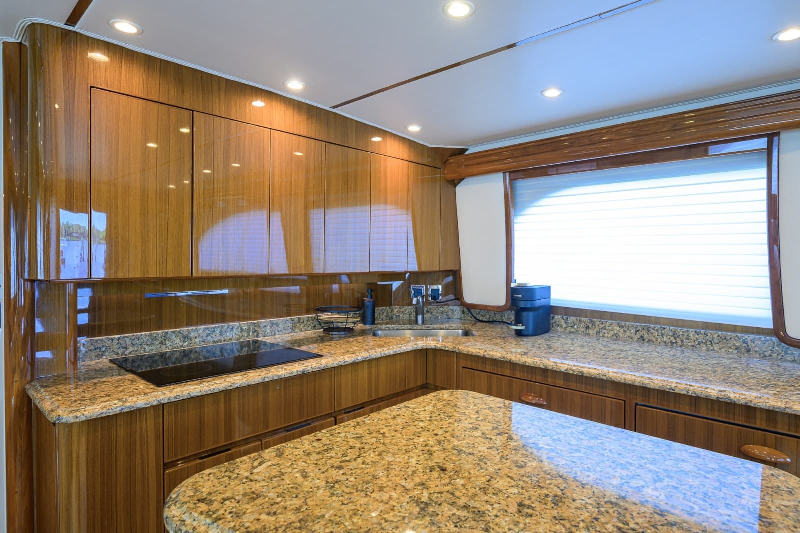 2009 Viking 50 Convertible - Photo 8