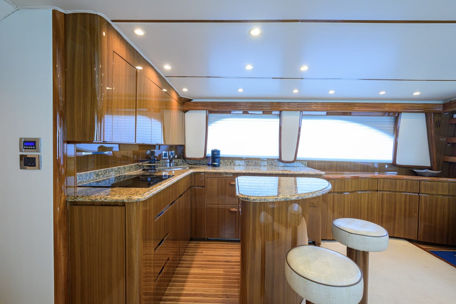 2009 Viking 50 Convertible - Photo 7