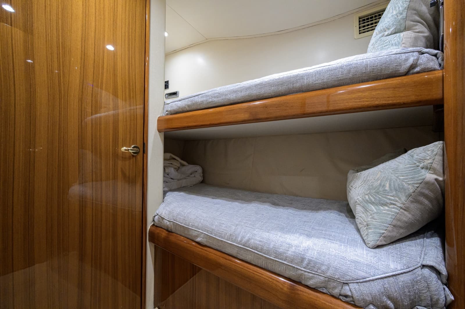 2009 Viking 50 Convertible - Photo 16