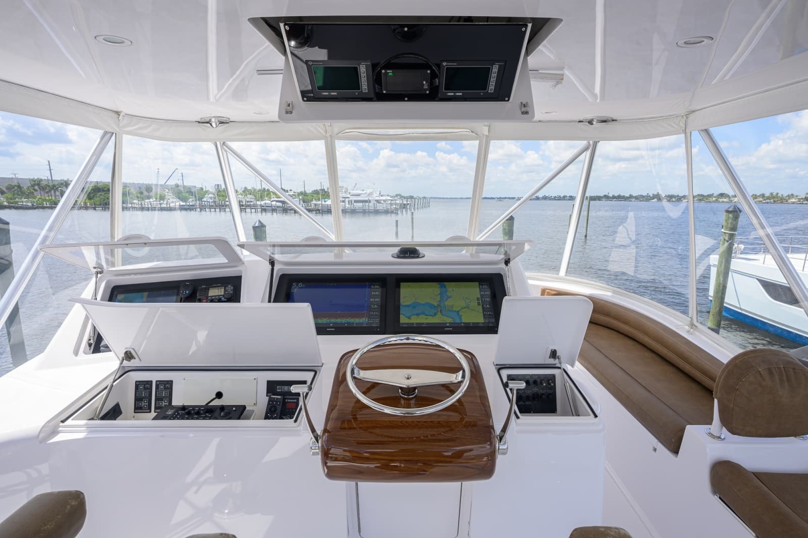 2009 Viking 50 Convertible - Photo 23