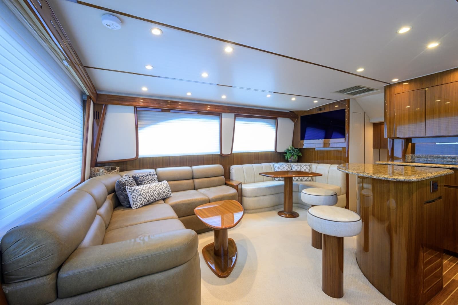2009 Viking 50 Convertible - Photo 4