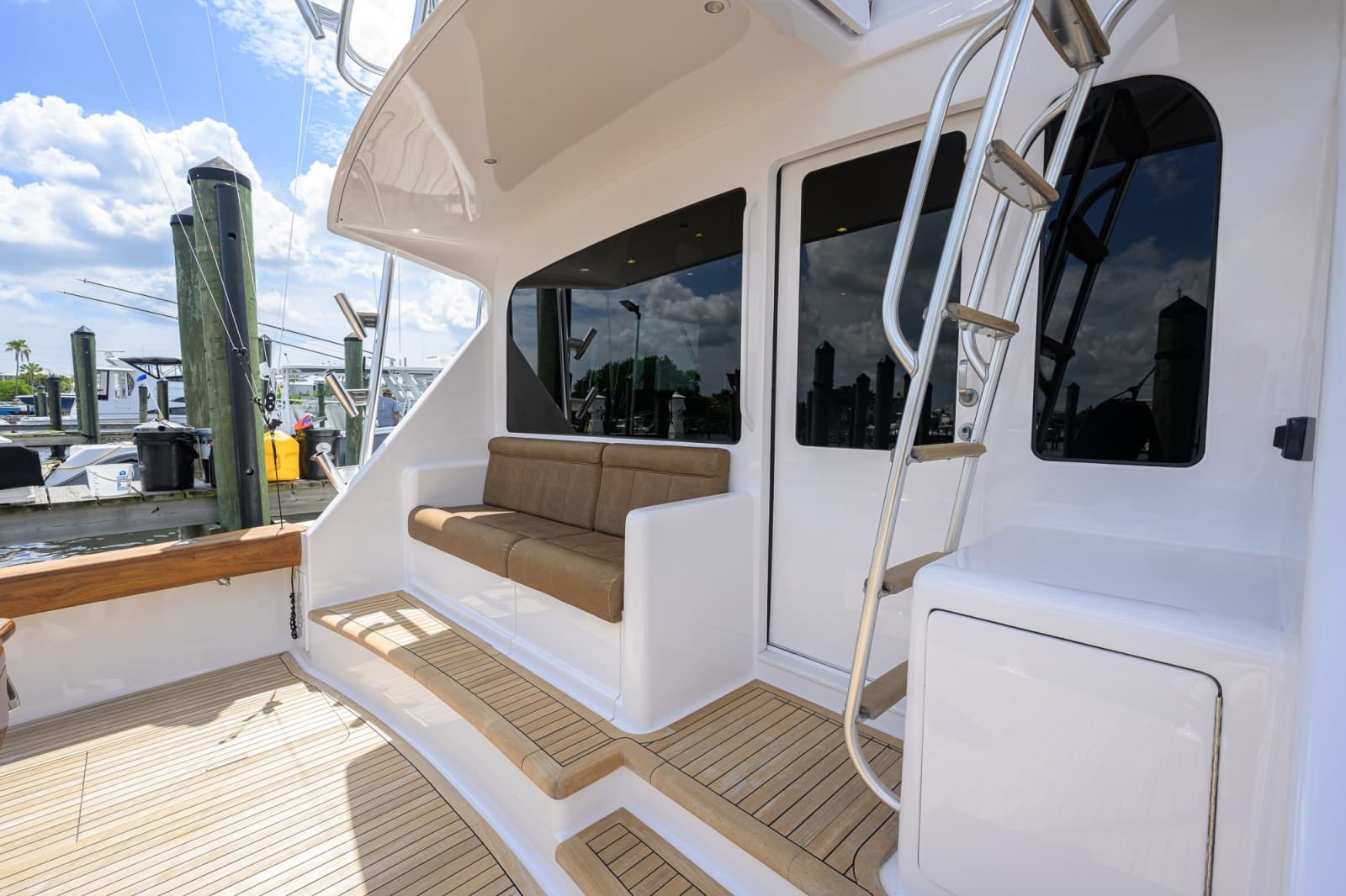 2009 Viking 50 Convertible - Photo 30