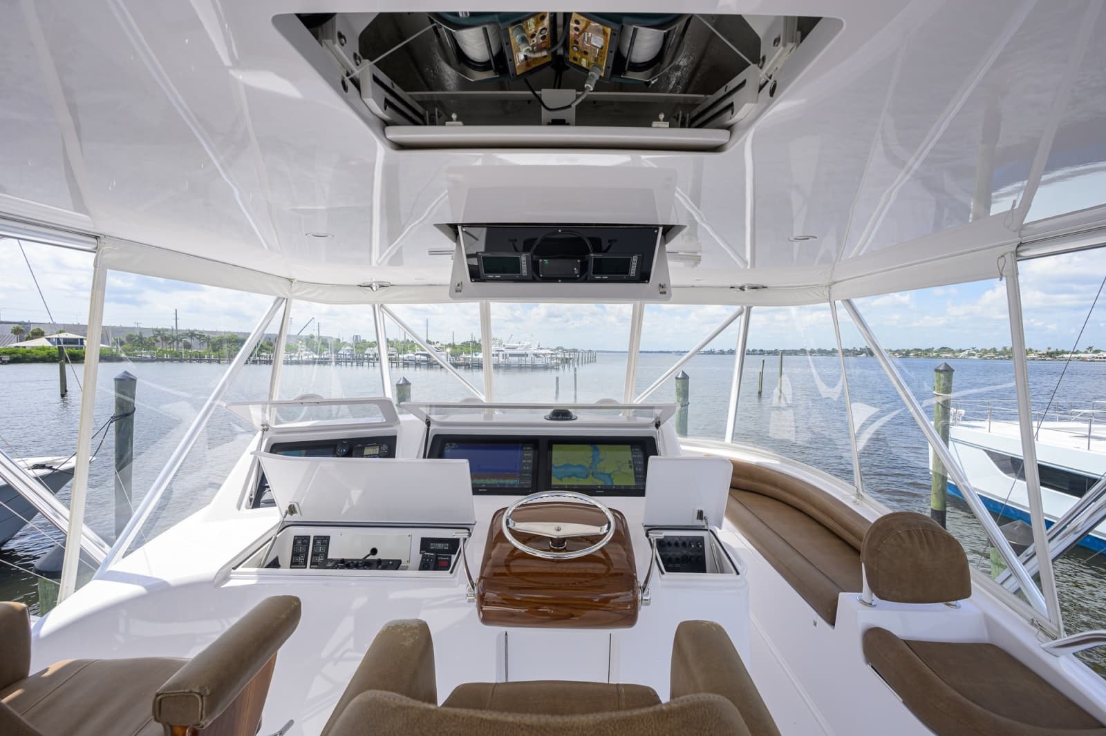 2009 Viking 50 Convertible - Photo 22