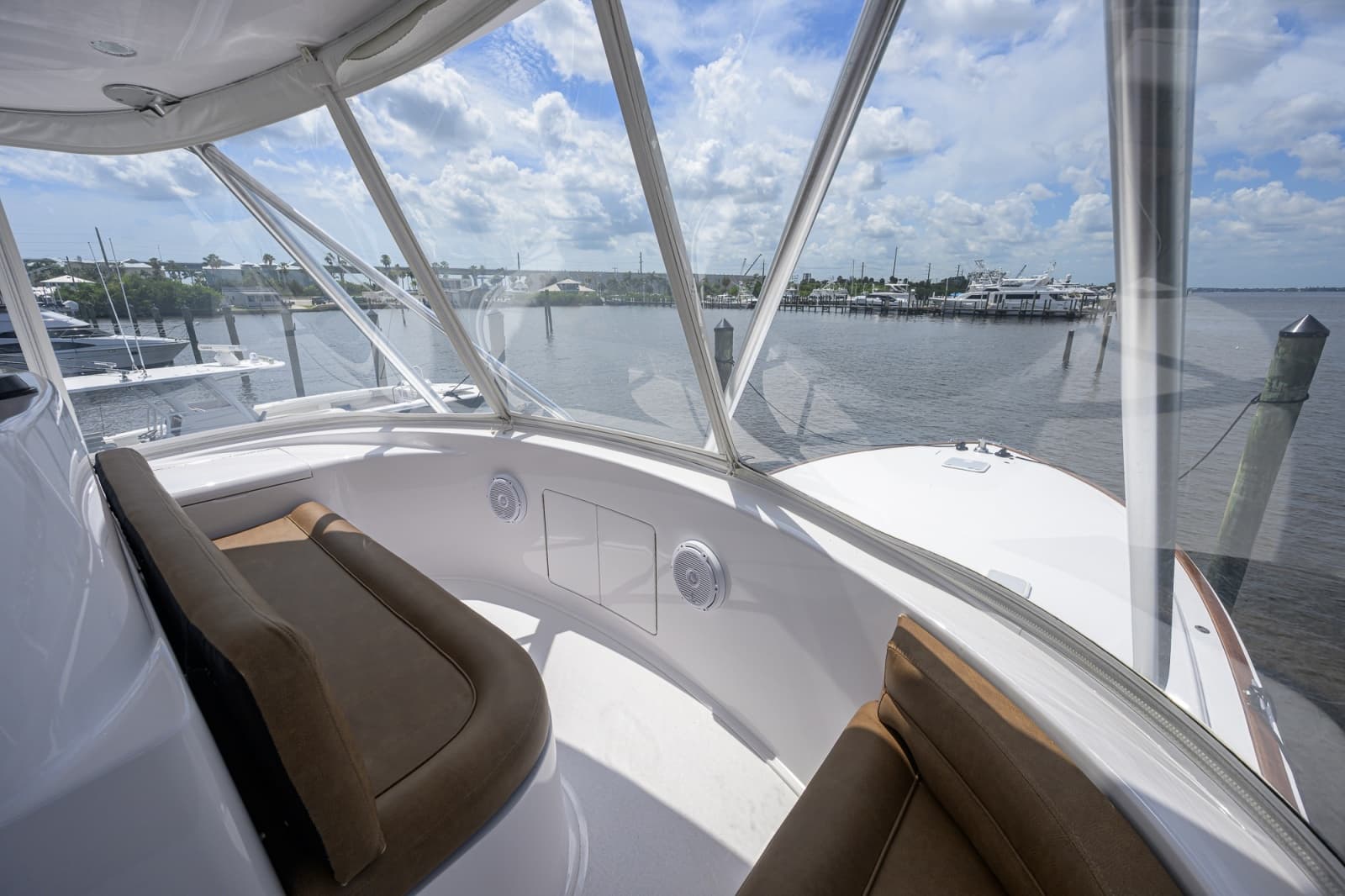 2009 Viking 50 Convertible - Photo 25