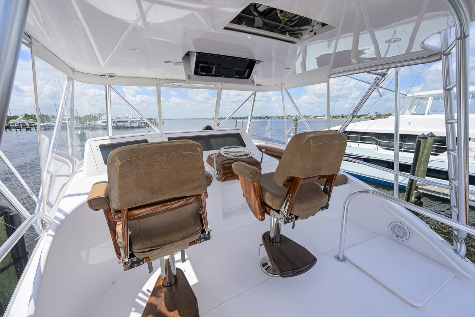 2009 Viking 50 Convertible - Photo 19