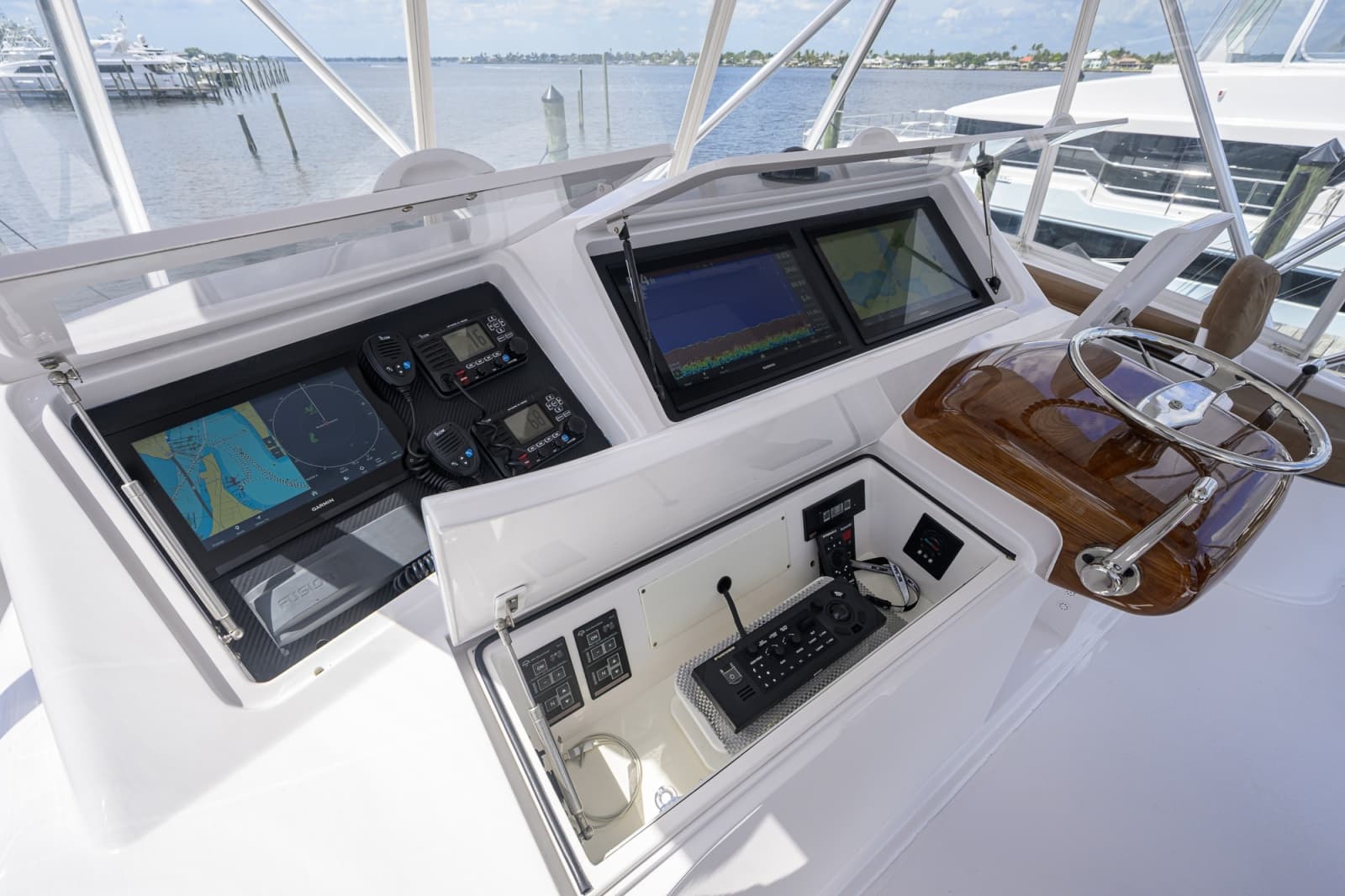2009 Viking 50 Convertible - Photo 21