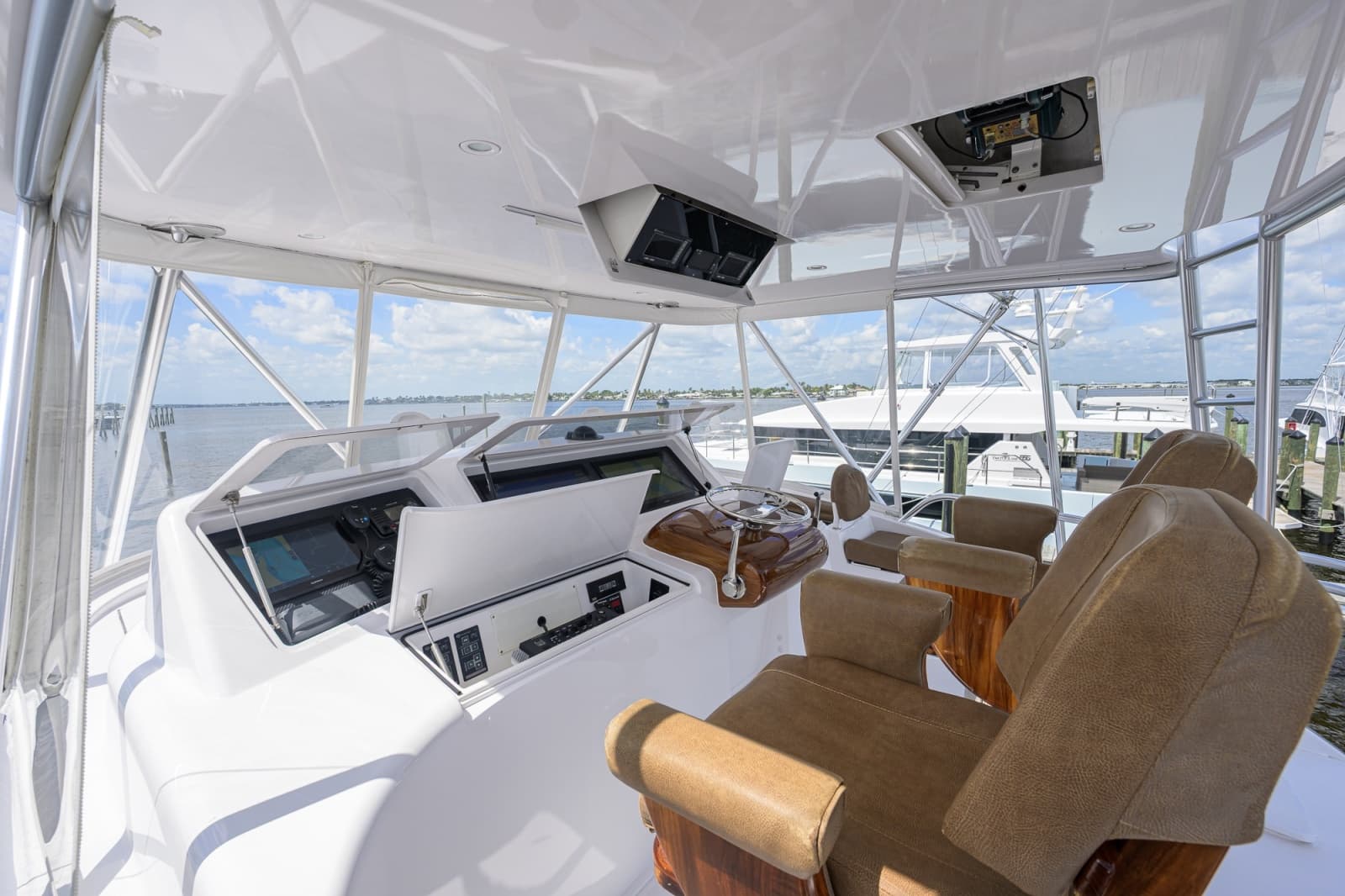 2009 Viking 50 Convertible - Photo 20