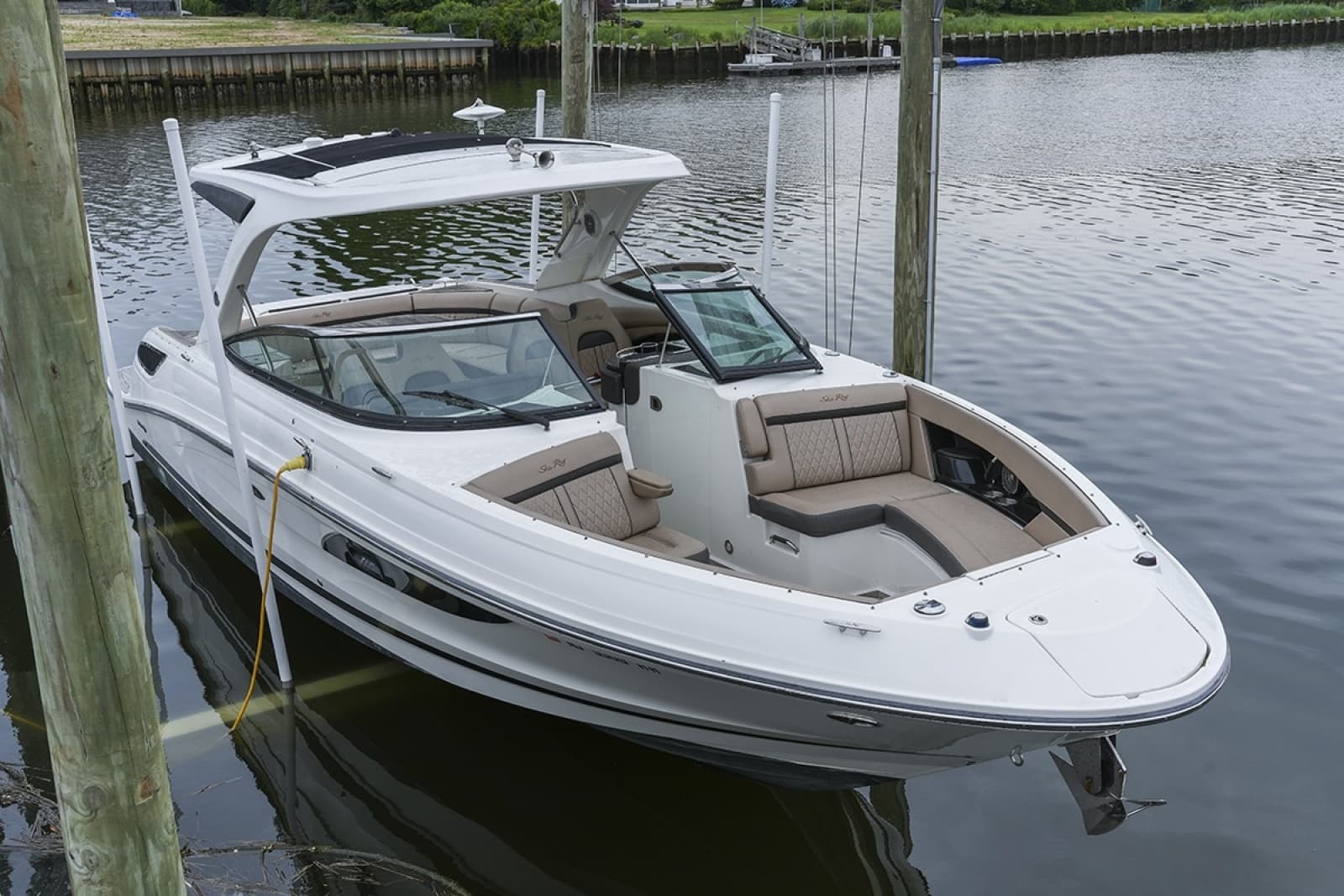 2018 Sea Ray SLX 350 - Photo 2