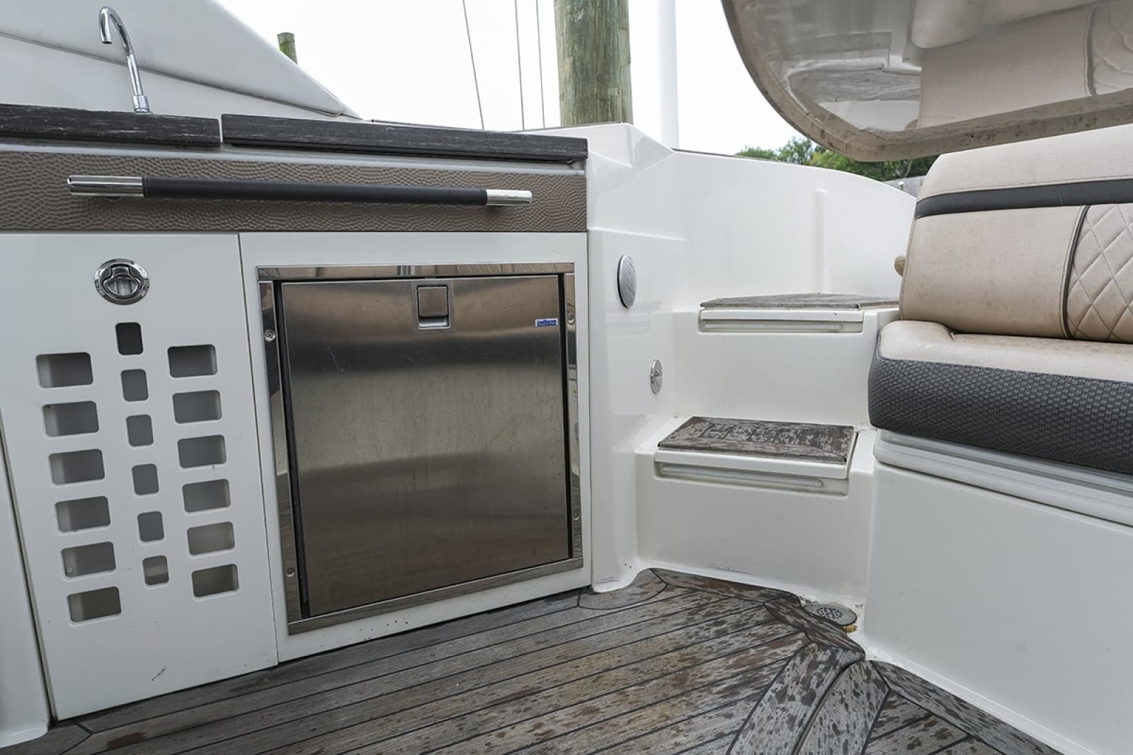 2018 Sea Ray SLX 350 - Photo 19